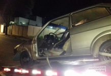 Veículo em fuga cai em valeta na BR-376