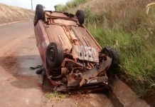 Veículo capotou em Cambira