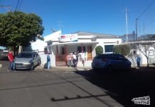 Veículos colidem em cruzamento no centro