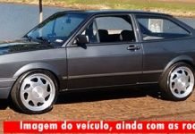 Veículo tem as rodas furtadas em estacionamento de festa