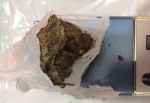 Jovem é presa com maconha em parte íntima