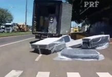 PRF apreende 150 mil carteiras de cigarro contrabandeados dentro de camas box em Marialva