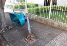 Ladrão furta veículo e colide em “orelhão”