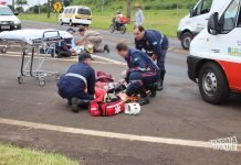 Acidente entre carro e moto deixa duas pessoas feridas em trevo de Jandaia
