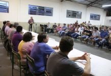 Prefeito se reúne com grupo pró-contorno no salão da Vila Rica