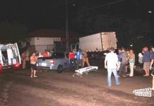 Acidente envolve carro e caminhão no centro