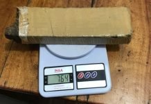 Rapaz é preso com tablete de maconha em ônibus metropolitano