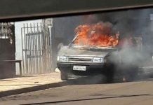 Mulher coloca fogo no carro do marido em Apucarana