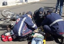 Colisão entre carro e moto é registrada no centro