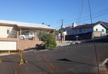 Máquina derruba poste no Jardim Pérola