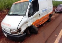 Acidente de trânsito envolve caminhoneta e ambulância de Marumbi
