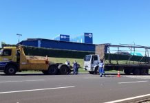 Caminhão vazio tomba na PR-444