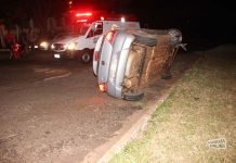 Veículo tomba após rodar na pista em frente ao antigo IBC