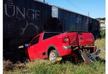 Trem atinge carro em Apucarana