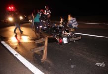 Motociclistas colidem em traseira de caminhão no Contorno de Mandaguari