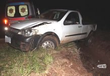 Veículo sai da pista e tomba em valeta na BR-369