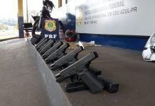 PRF apreende 16 pistolas e munições escondidas em motos no Paraná