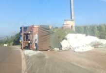 Carreta tomba entre Bom Sucesso e São Pedro do Ivaí