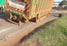 Carreta canavieira perde rodado em Jandaia