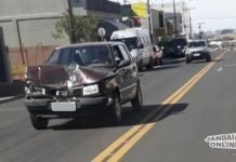 Motorista se evade com veículo após colidir em caminhonete parada
