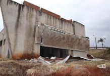 Marquise da construção da UPA desaba