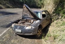Motorista fica ferido em capotamento na Rodovia do Milho