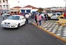 Motociclista fica ferido em acidente no centro