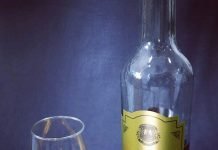 Escola da Cachaça de São Paulo analisa a Cachaça Estância Moretti extra Premium Carvalho