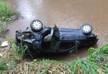 Veículo cai em rio entre o Distrito São José e Marumbi