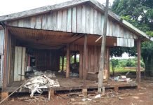 Ladrões furtam tábuas de casa em Bom Sucesso