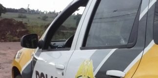 Suspeito foge da PM, joga motocicleta contra viatura e é preso após perseguição em Kaloré