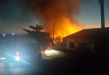 Casa fica destruída após pegar fogo em Jandaia do Sul