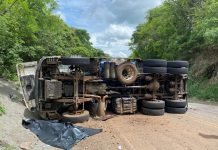 Motorista morre após tombamento de caminhão na Rodovia do Milho