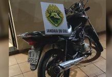 Indivíduo cai de moto após tentativa de fuga da Polícia