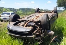 Veículo capota na BR-369, saída para Bom Sucesso em Jandaia