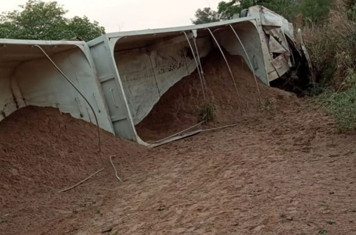 Tombamento-causa-morte-de-caminhoneiro-no-Parana-00552050-2-202110020842-md