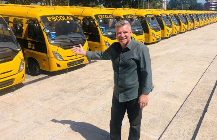 Governador entrega mais 173 ônibus escolares para a rede pública do Paraná