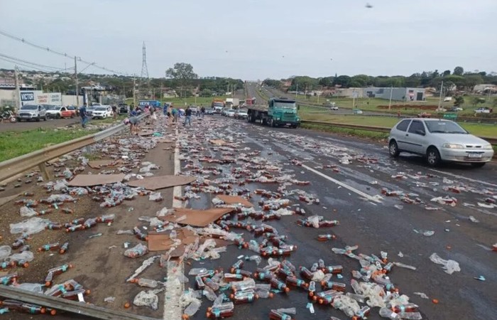 Caminhão Carreta de Brinquedos Carga de Bebidas