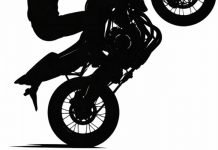 PM flagra jovem sem CNH empinando motocicleta em Jandaia do Sul