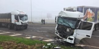 Caminhões batem de frente em Apucarana
