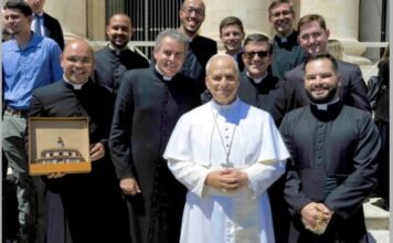 Padres da região se encontram com o Papa
