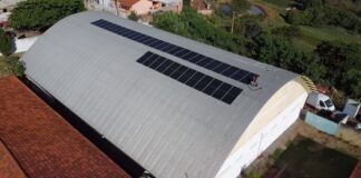 Escola Municipal César Lattes instala usina fotovoltaica por meio de programa da Copel