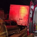 Homem morre após carro atingir traseira de caminhão em Apucarana