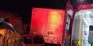 Homem morre após carro atingir traseira de caminhão em Apucarana