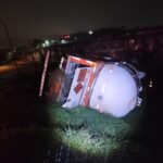 Caminhão carregado com gás é atingido por trem em Jandaia