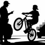 Adolescente é abordado pela PM após realizar manobras perigosas com bicicleta em Marumbi