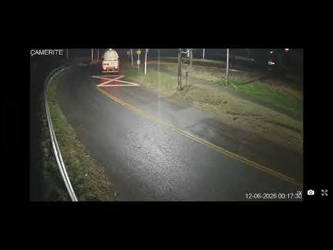 Vídeo mostra momento da colisão entre trem e caminhão em Jandaia do Sul