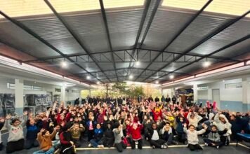 Programa Visão Solidária entrega óculos a alunos da Escola Municipal Olavo Bilac em Jandaia do Sul