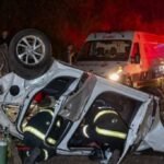 Motorista sobrevive após carro capotar várias vezes e ficar destruído na BR-376, em Maringá