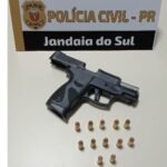 Jandaia: Polícia Civil prende homem por porte ilegal de arma de fogo de uso restrito e comunica descumprimento de prisão domiciliar à Justiça